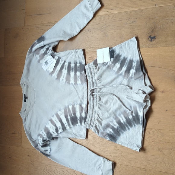 BNWT Beyond Yoga Grey Tie Dye Cropped Sweatshirt Size M - Picture 9 of 9